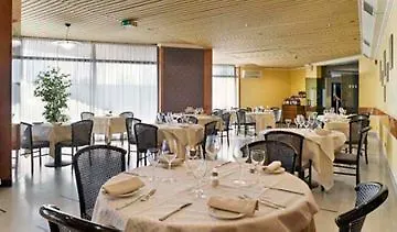 Una Hotel Lodi מלון 4*