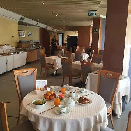 Una Hotel Lodi לודי
