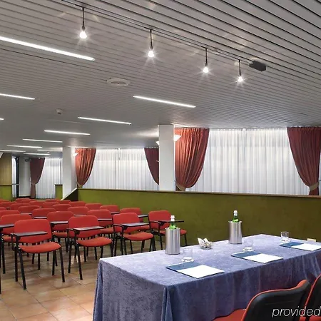 Una Hotel Lodi מלון