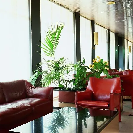 Una Hotel Lodi מלון 4*