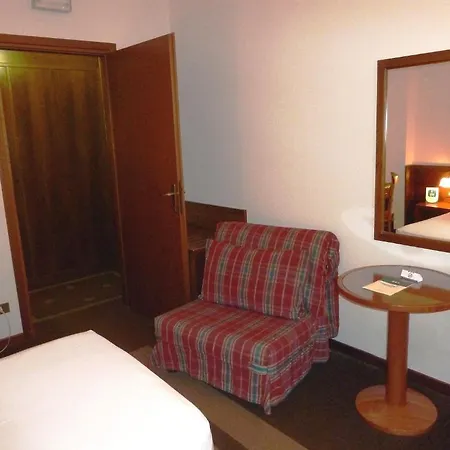 מלון Una Hotel Lodi