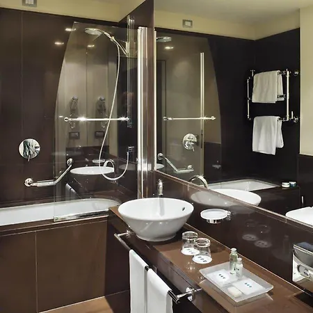 Una Hotel Lodi מלון