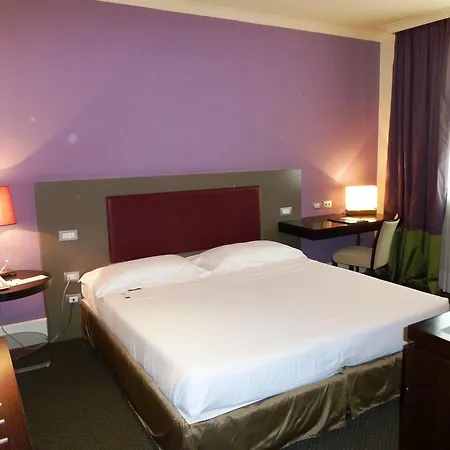 Una Hotel Lodi 4* לודי