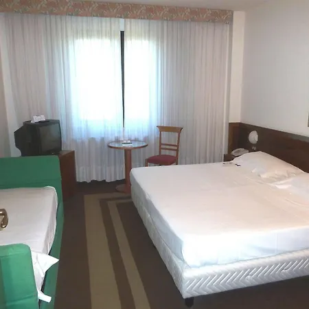 Hotel Una Hotel Lodi 4*