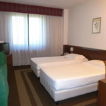 Una Hotel Lodi מלון