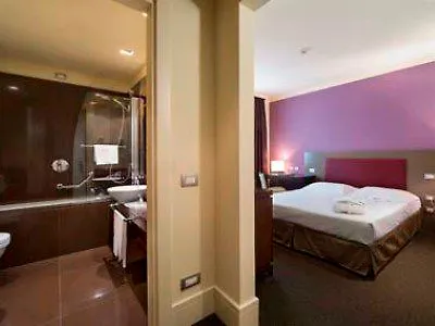 מלון Una Hotel Lodi 4*