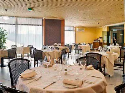 Una Hotel Lodi מלון