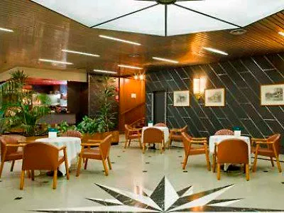 Una Hotel Lodi מלון 4*