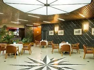 Una Hotel Lodi מלון